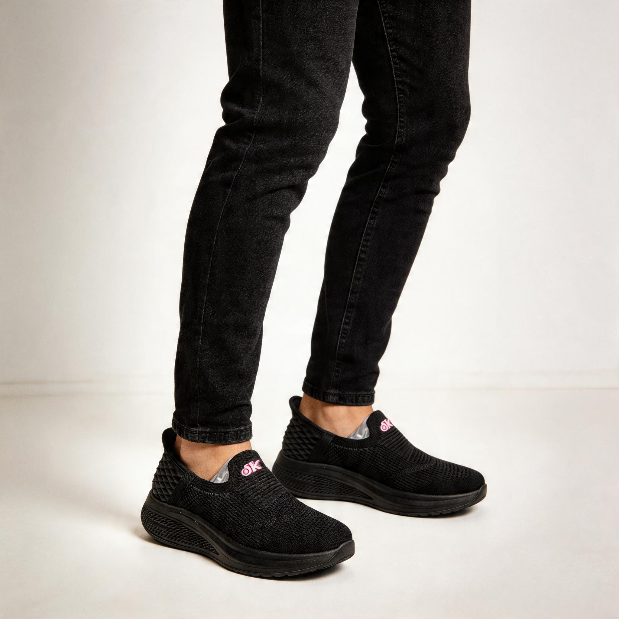 Comfort Zon Women's Slip-On Walking Sneakers